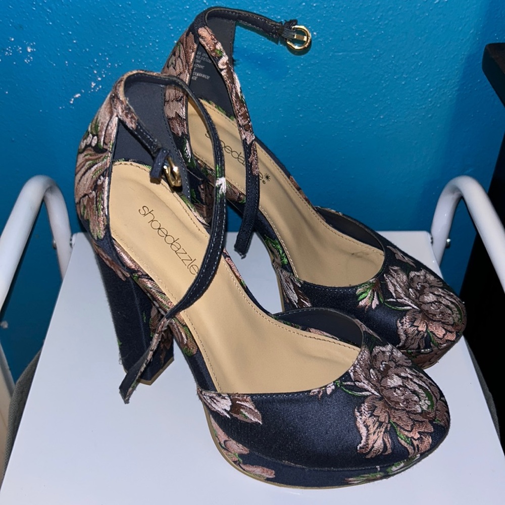 shoedazzle floral pumps size 7.5
